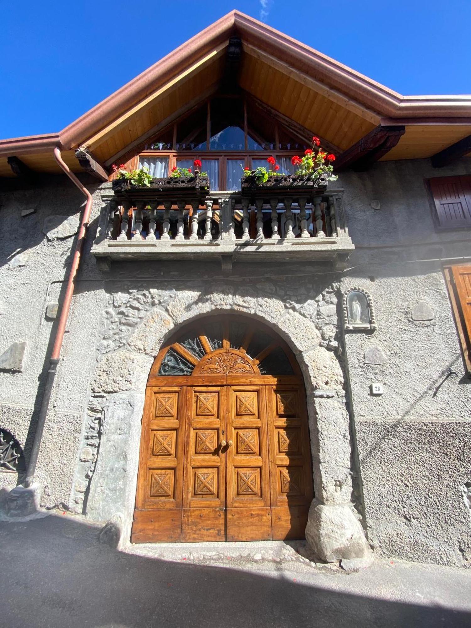Casa Nel Centro Storico Di Borno Villa Exterior photo